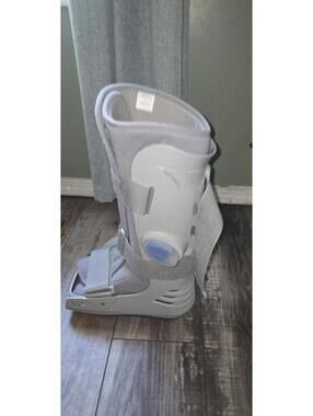 DeRoyal MEDIUM Full Shell Walker Boot w/Air Pumps - Stabilization